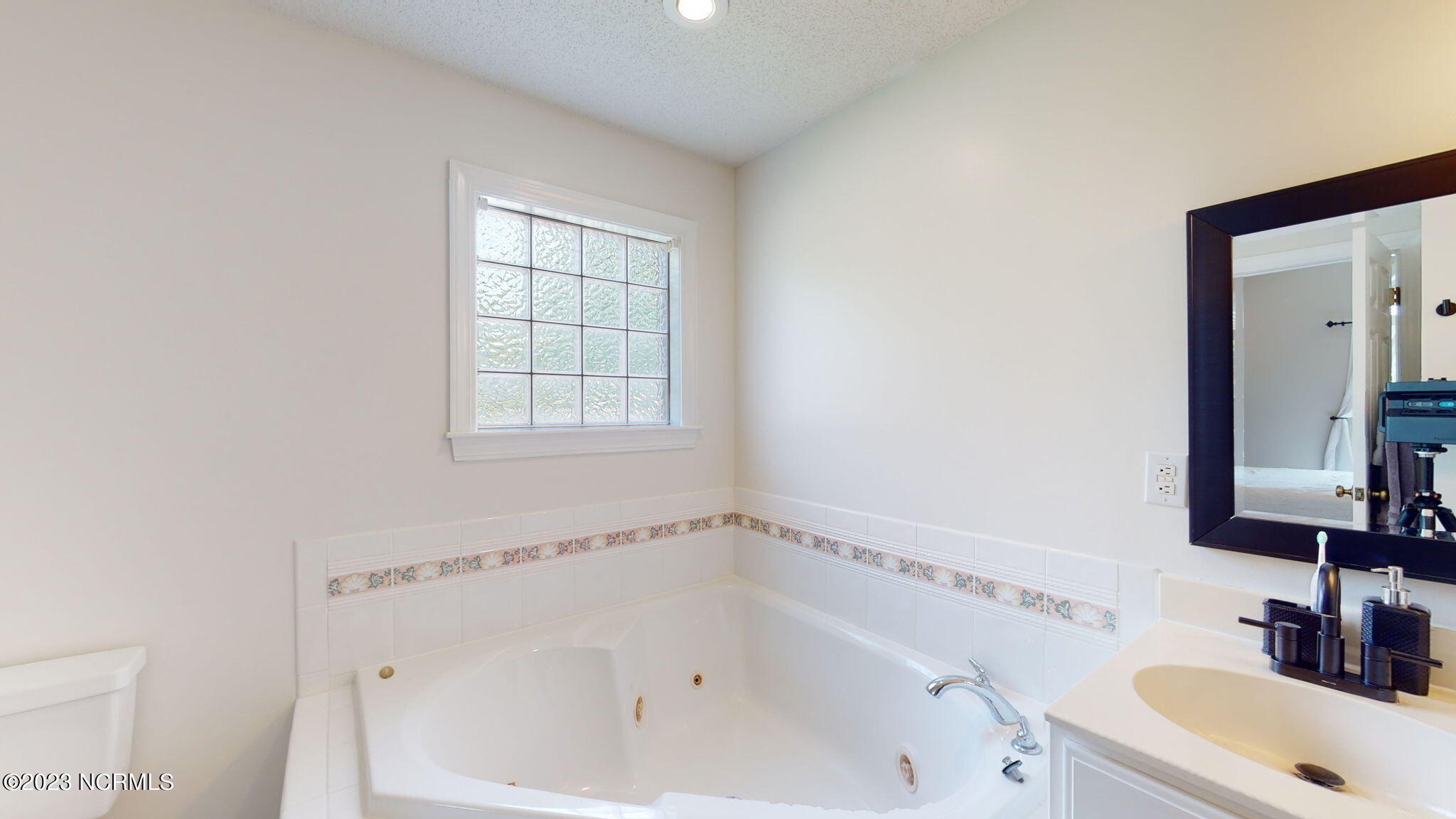 130 Geneva Road New Bern, NC 28562 - Photo 20 of 41 Primary bathroom