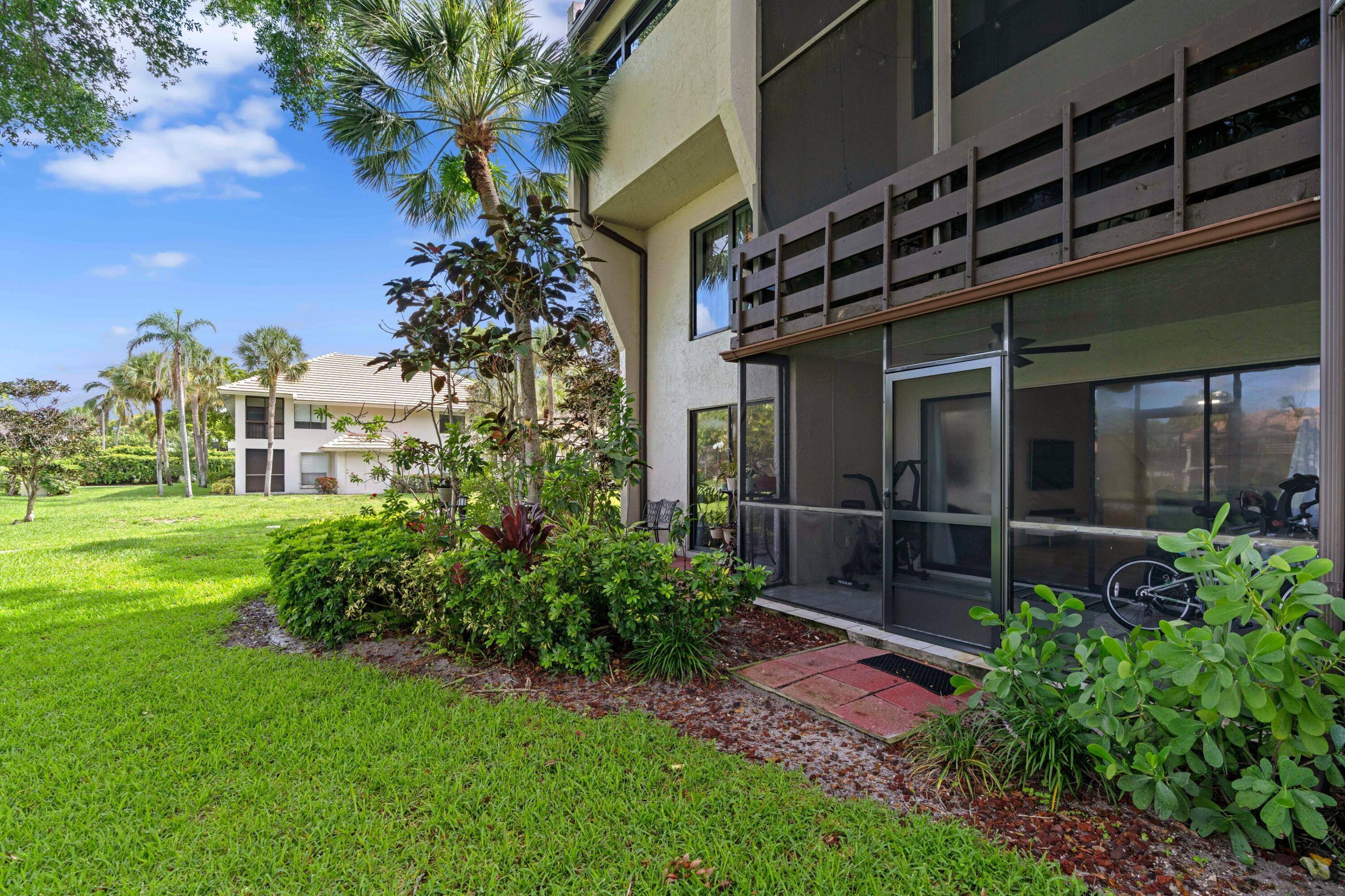 149 Northwest 70th Street, Unit 302B Boca Raton, FL 33487 - Photo 21 of 44 Backyard