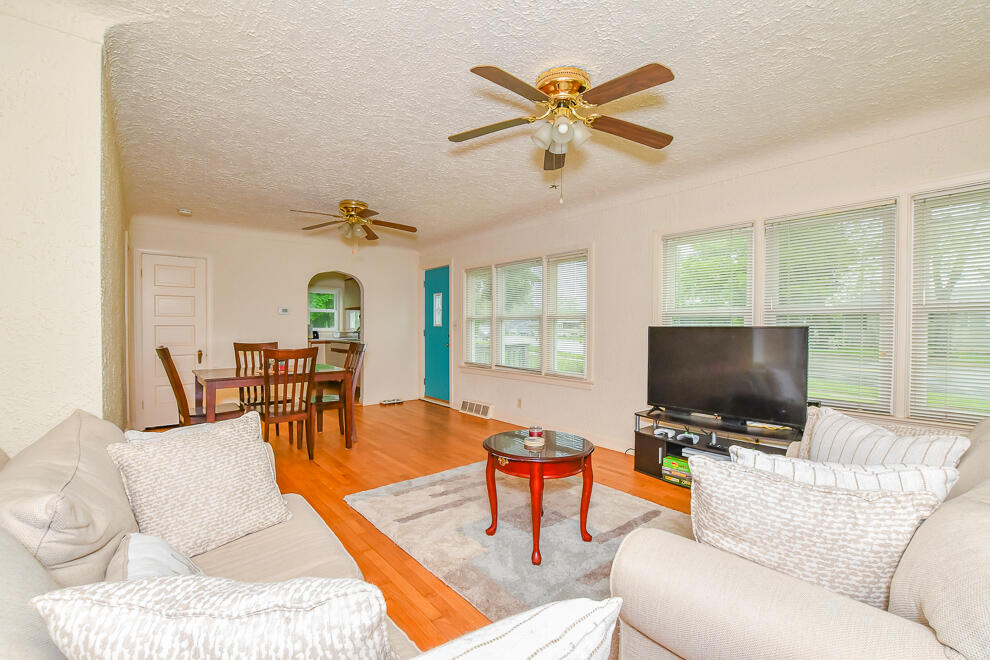 9203 Portage Road Portage, MI 49002 - Photo 3 of 30 RN5_1090