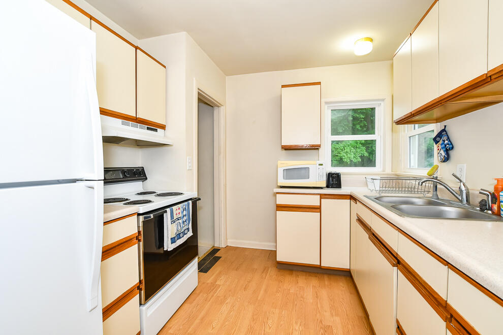 9203 Portage Road Portage, MI 49002 - Photo 6 of 30 RN5_1093