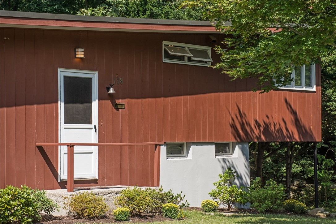 138 Little Rest Road South Kingstown, RI 02881 - Photo 2 of 32 Gallery Image 2