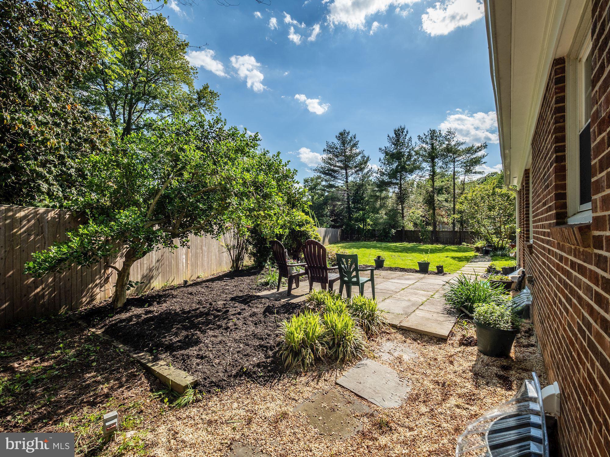 8502 Bells Mill Road Potomac, MD 20854 - Photo 29 of 33 SIDE YARD