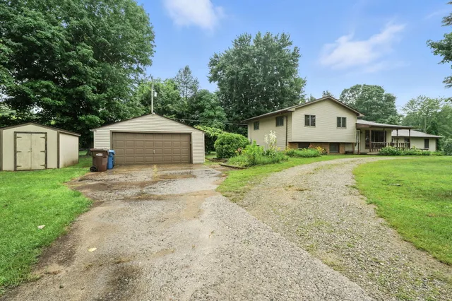 $300,000 | 9222 North McKinley Road, Montrose, MI 48457