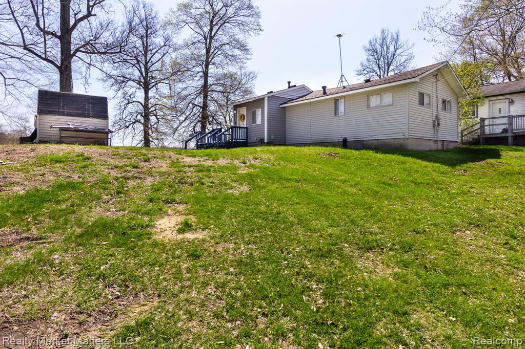 2543 Henry Road Lapeer, MI 48446 - Photo 21 of 30