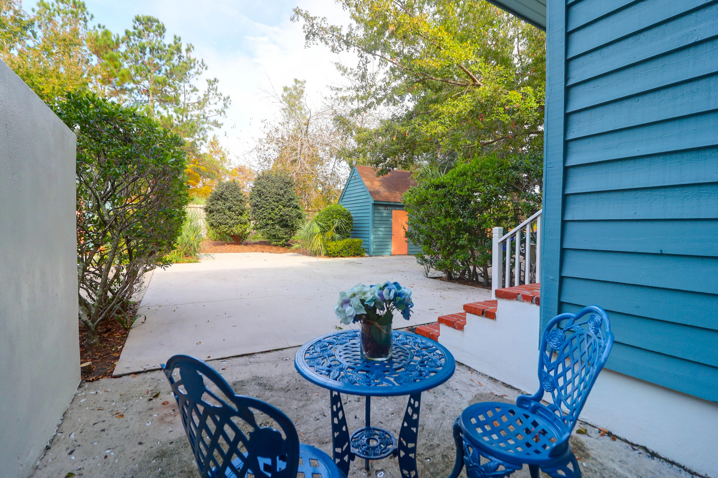 1530 Village Square, Unit 1 Mount Pleasant, SC 29464 - Photo 31 of 33 Outdoor Table
