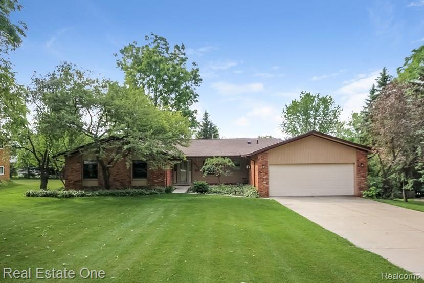 36245 West Lyman Road Farmington Hills, MI 48331 - Photo 1 of 38