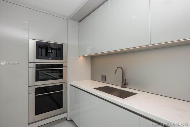 $5,400,000 | 18975 Collins Avenue, Unit 4400, Sunny Isles Beach, FL 33160