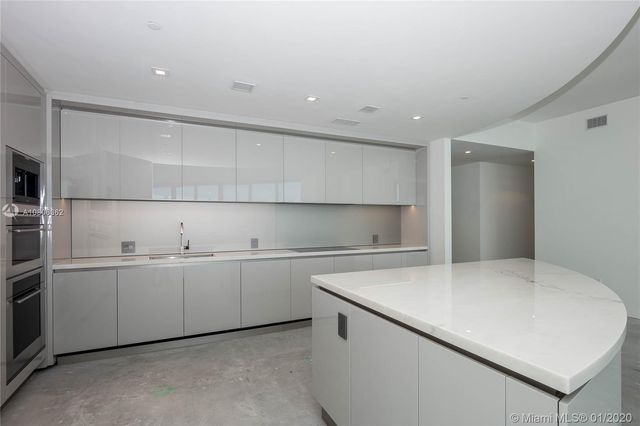 $5,400,000 | 18975 Collins Avenue, Unit 4400, Sunny Isles Beach, FL 33160