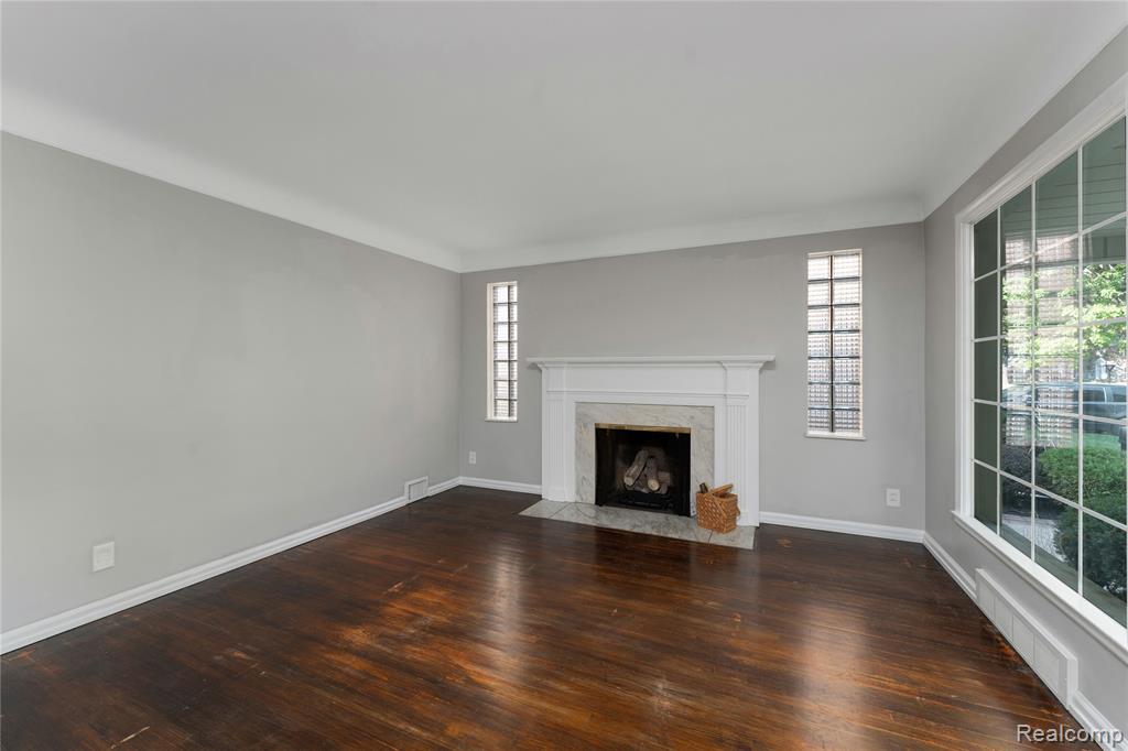 14611 Greenview Road Detroit, MI 48223 - Photo 2 of 21