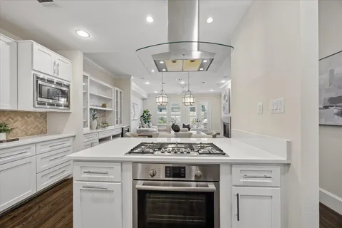 $1,075,000 | 2111 Huldy Street, Houston, TX 77019