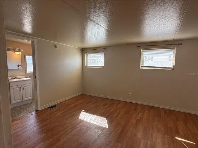 $92,999 | 5104 Little Lake Court, Zephyrhills, FL 33542