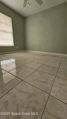 a view of a utility room