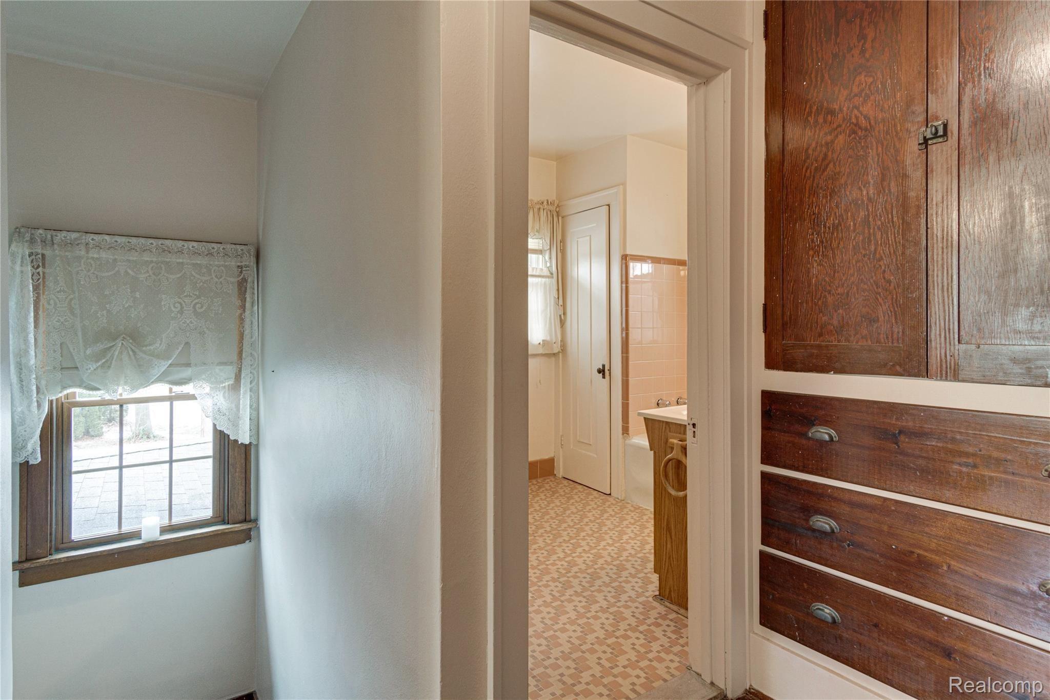 5494 Corunna Road Flint, MI 48532 - Photo 38 of 48 Interiors (24 of 34).jpg