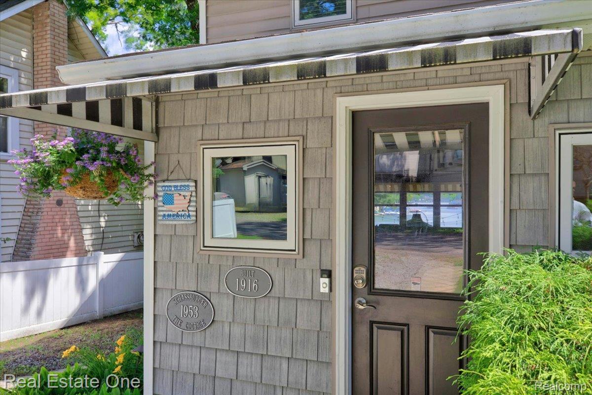 836 Pine Tree Road West Lake Orion, MI 48362 - Photo 4 of 96 04-2026.06.23_SFodor_PineTreeLO041.jpg