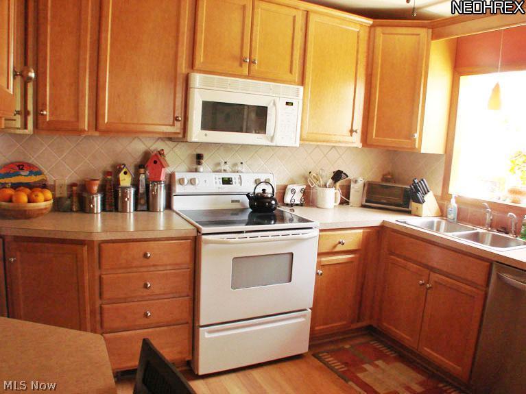 17902 Maplecliff Road Cleveland, OH 44119 - Photo 8 of 24 Gallery Image 8