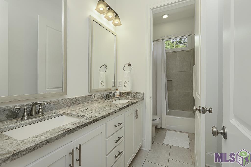 2052 Verte Drive Baton Rouge, LA 70808 - Photo 16 of 24 Bathroom