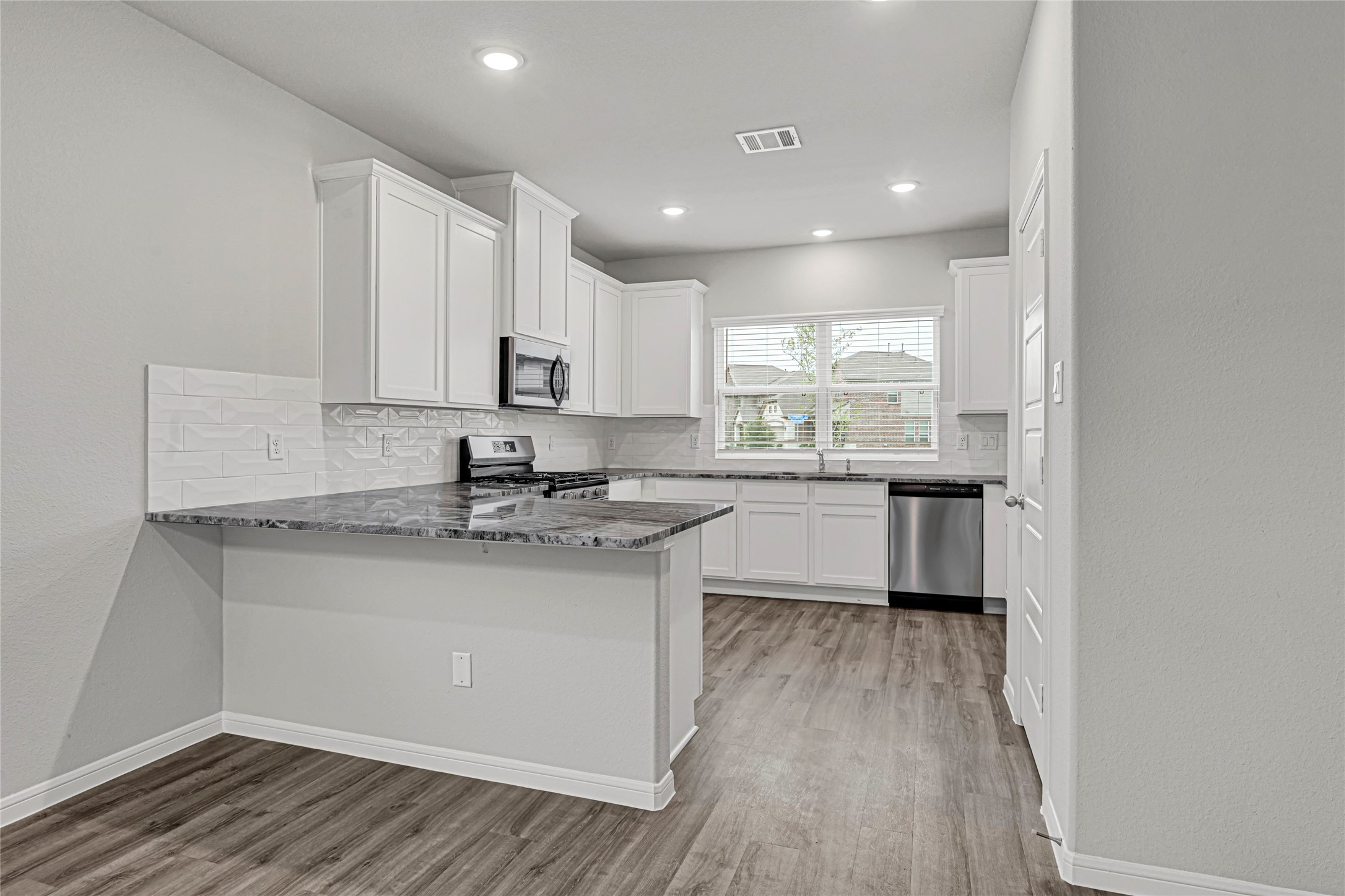 2106 Spring Hollow Drive Baytown, TX 77521 - Photo 7 of 31