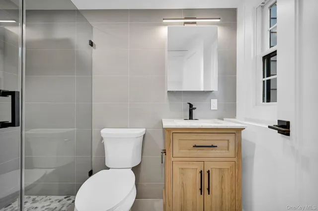 $1,400,000 | 82 Seton Drive, New Rochelle, NY 10804