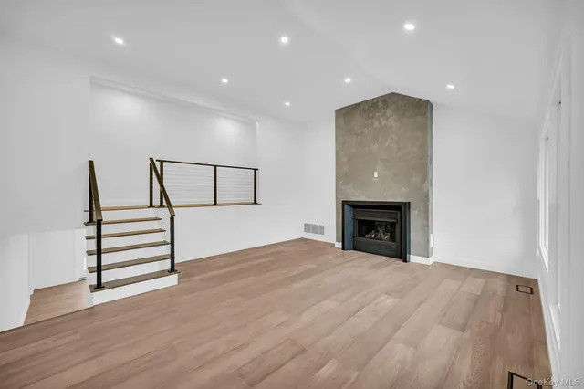 $1,400,000 | 82 Seton Drive, New Rochelle, NY 10804