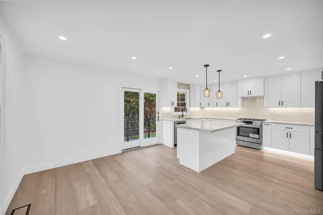 $1,400,000 | 82 Seton Drive, New Rochelle, NY 10804