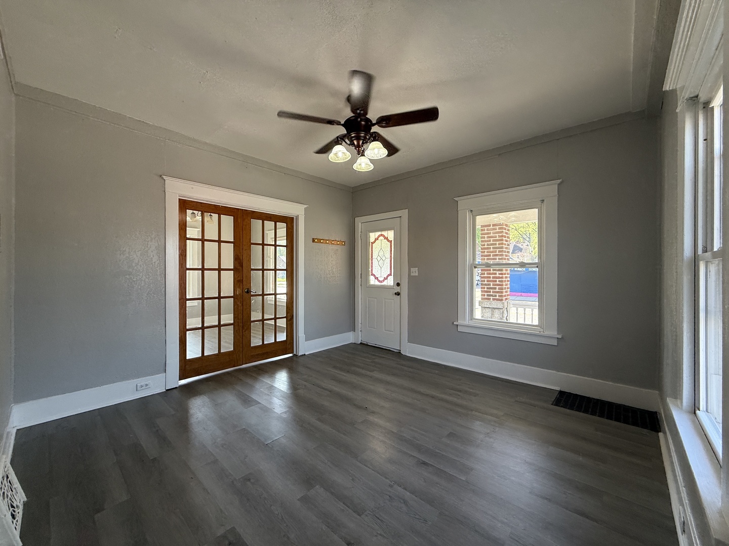 4315 4th Avenue Moline, IL 61265 - Photo 3 of 15