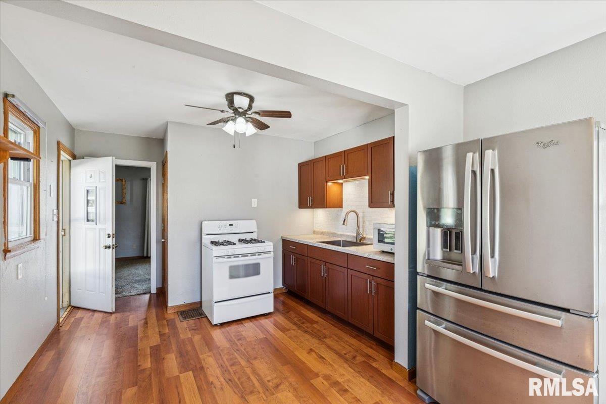 1304 South 10th Street Clinton, IA 52732 - Photo 12 of 23