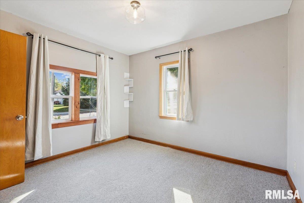 1304 South 10th Street Clinton, IA 52732 - Photo 13 of 23