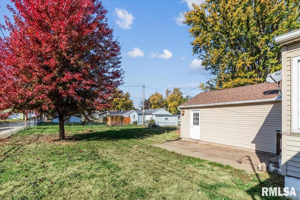 1304 South 10th Street Clinton, IA 52732 - Photo 4 of 23