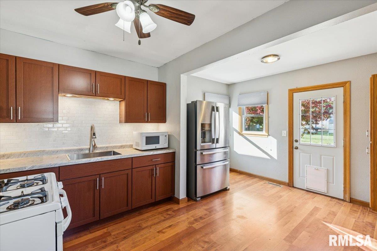 1304 South 10th Street Clinton, IA 52732 - Photo 9 of 23