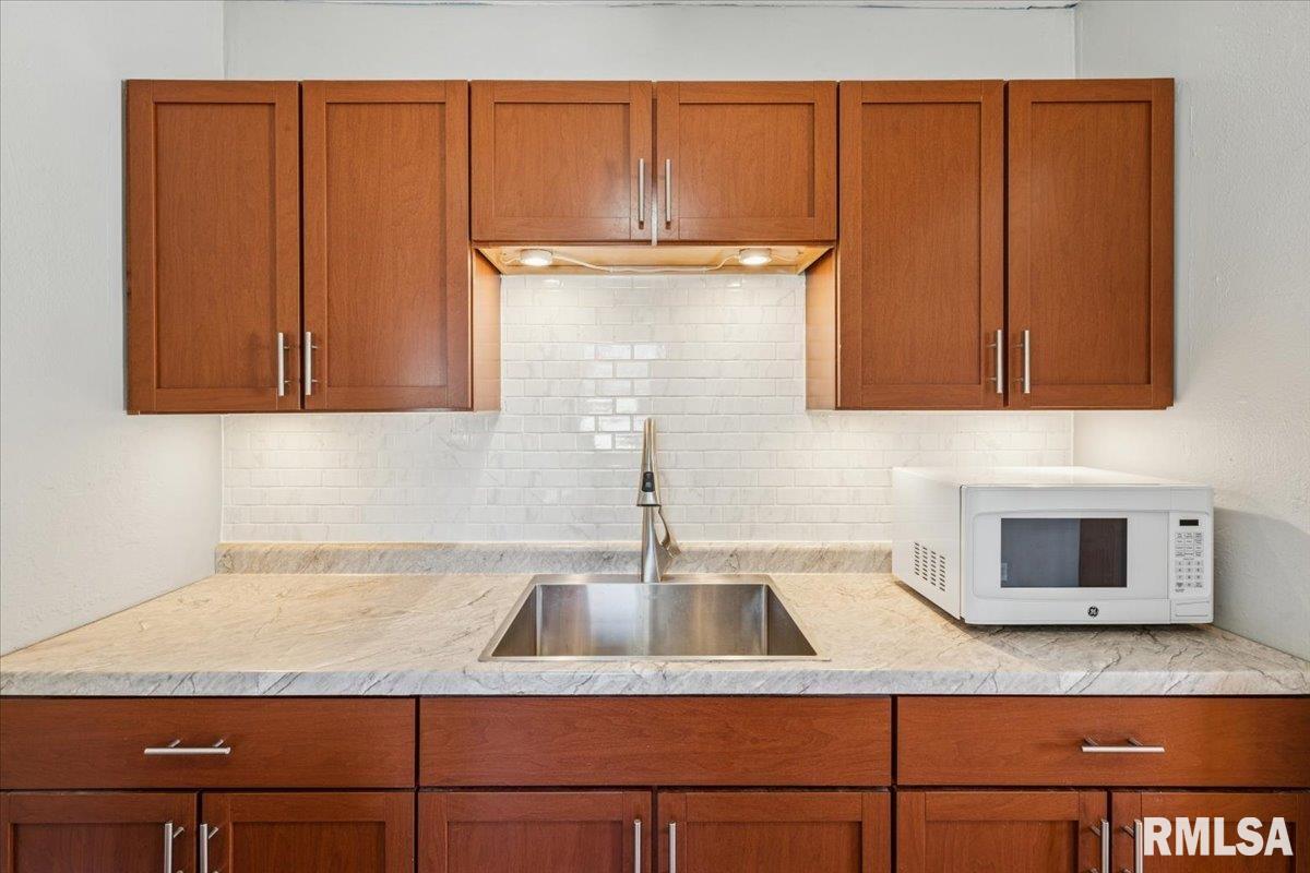 1304 South 10th Street Clinton, IA 52732 - Photo 10 of 23