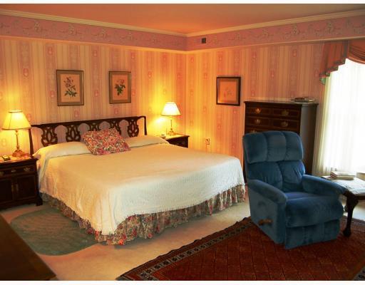 300 Fox Chapel Road, Unit 518 Pittsburgh, PA 15238 - Photo 12 of 18 Master Bedroom.