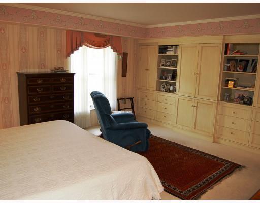 300 Fox Chapel Road, Unit 518 Pittsburgh, PA 15238 - Photo 13 of 18 Master Bedroom.