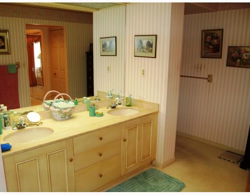 300 Fox Chapel Road, Unit 518 Pittsburgh, PA 15238 - Photo 14 of 18 Master Bath/Spa.