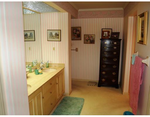 300 Fox Chapel Road, Unit 518 Pittsburgh, PA 15238 - Photo 15 of 18 Master Bath/Spa.