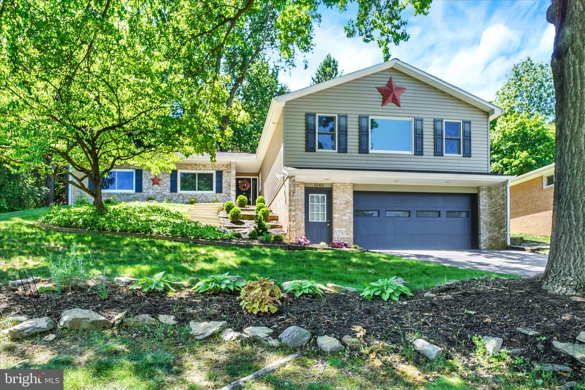 1542 Bonbar Road York, PA 17403 - Photo 3 of 33