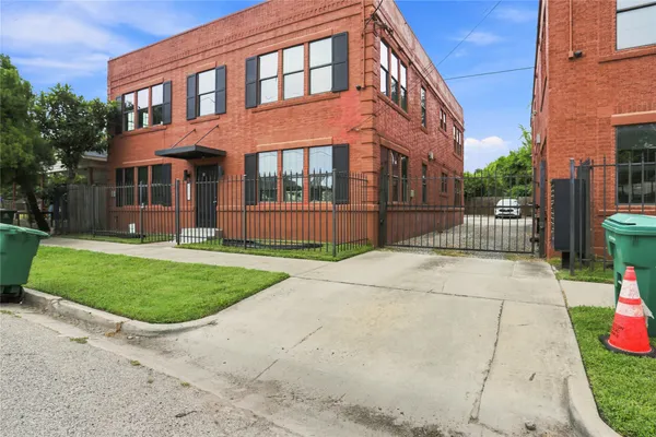 $1,095 | 6819 Avenue C, Unit C, Houston, TX 77011
