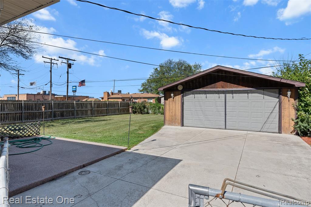 8057 Helen Street Center Line, MI 48015 - Photo 19 of 22