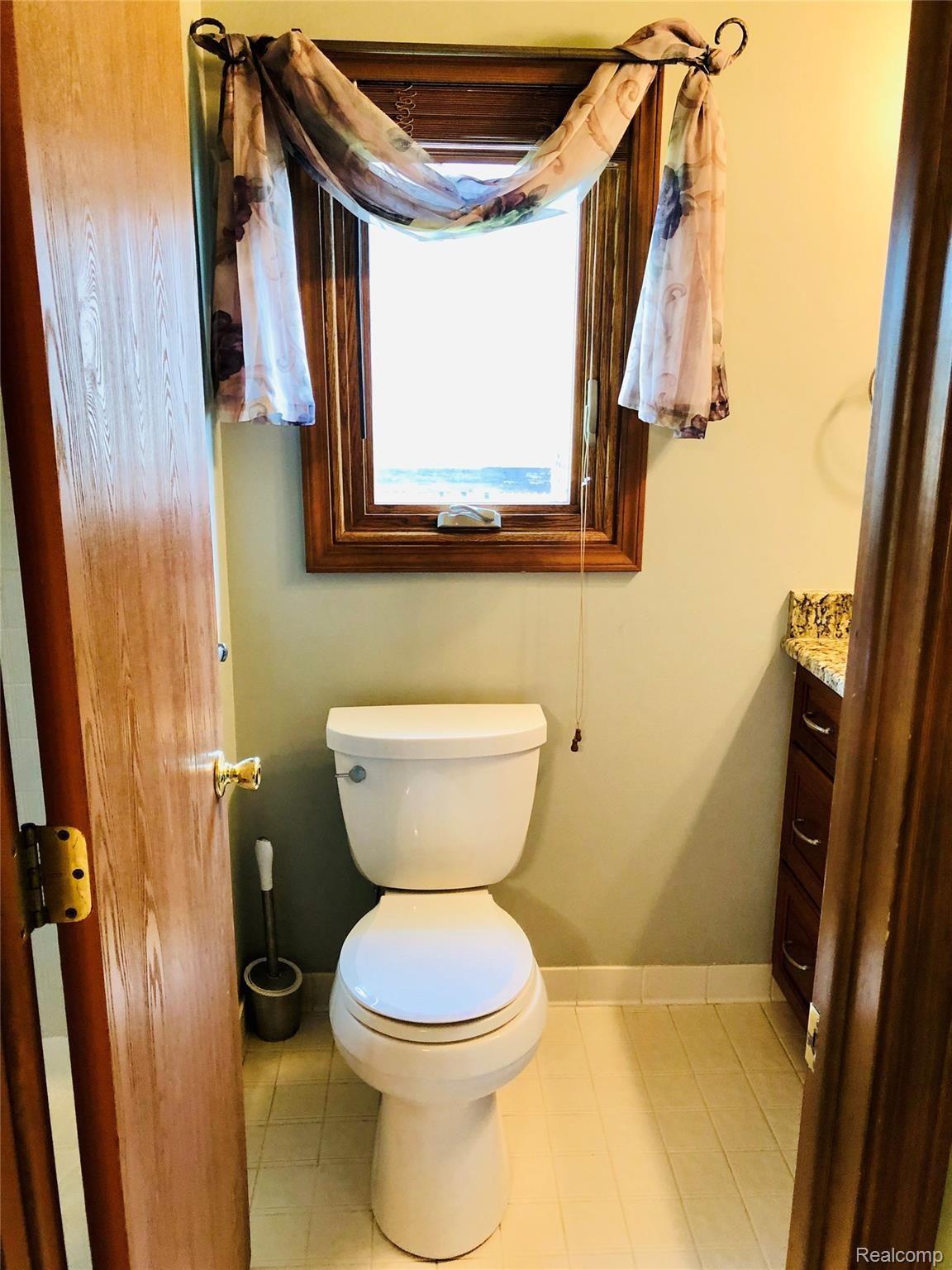 342 Prospect Drive Rochester, MI 48307 - Photo 19 of 31 Master Bathroom