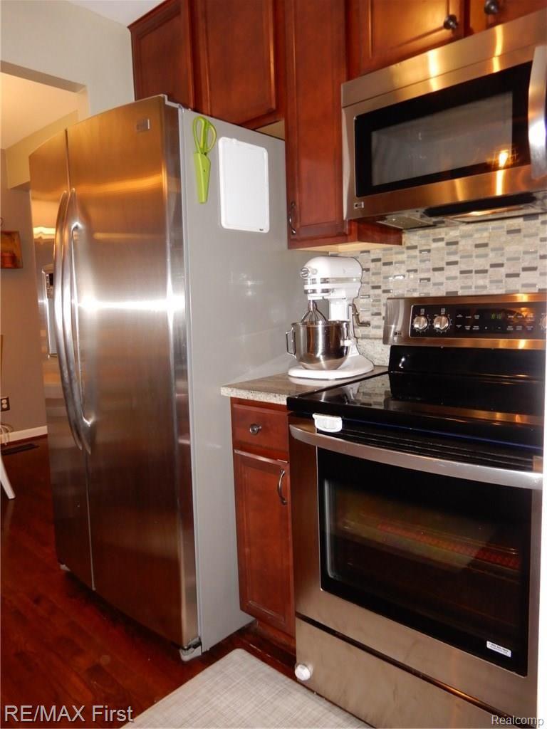313 East Webster Road Royal Oak, MI 48073 - Photo 8 of 29 2 (3).jpg
