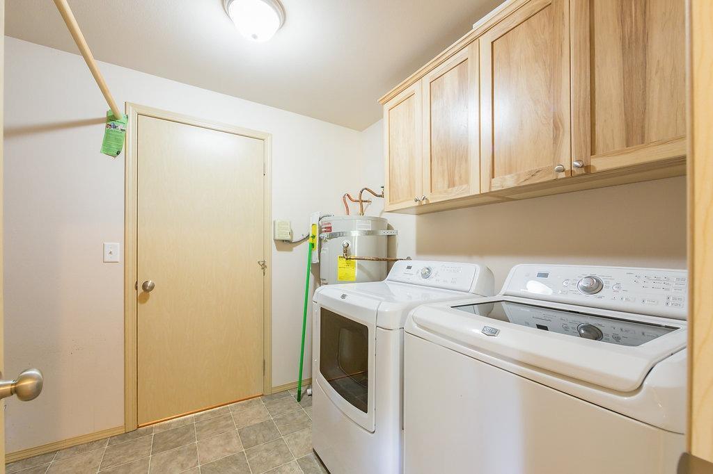 12622 Perry Road White City, OR 97503 - Photo 18 of 29 a utility room with dryer and washer