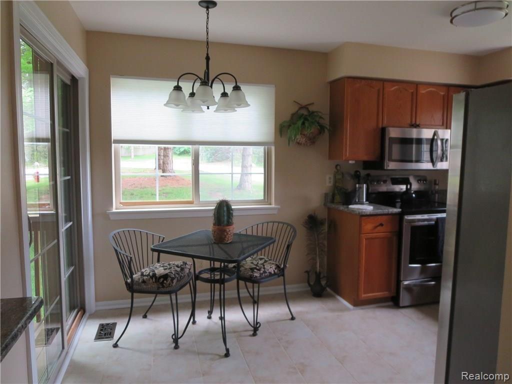 762 South Milford Road Milford, MI 48381 - Photo 14 of 23 Dining