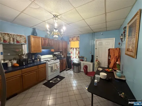 $1,995 | 414 Monastery Place, Unit 1, Union City, NJ 07087