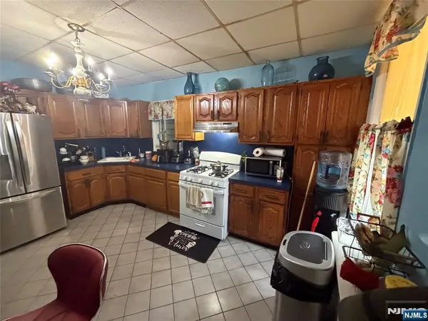 $1,995 | 414 Monastery Place, Unit 1, Union City, NJ 07087