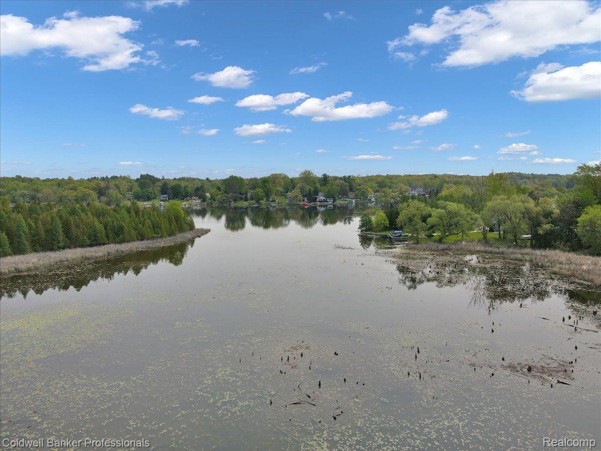 798 Gravel Ridge Road Leonard, MI 48367 - Photo 7 of 48 Gallery Image 7