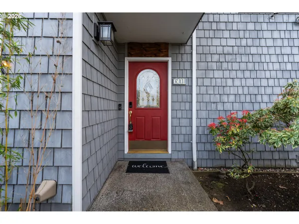 $424,900 | 601 North Tomahawk Island Drive, Portland, OR 97217