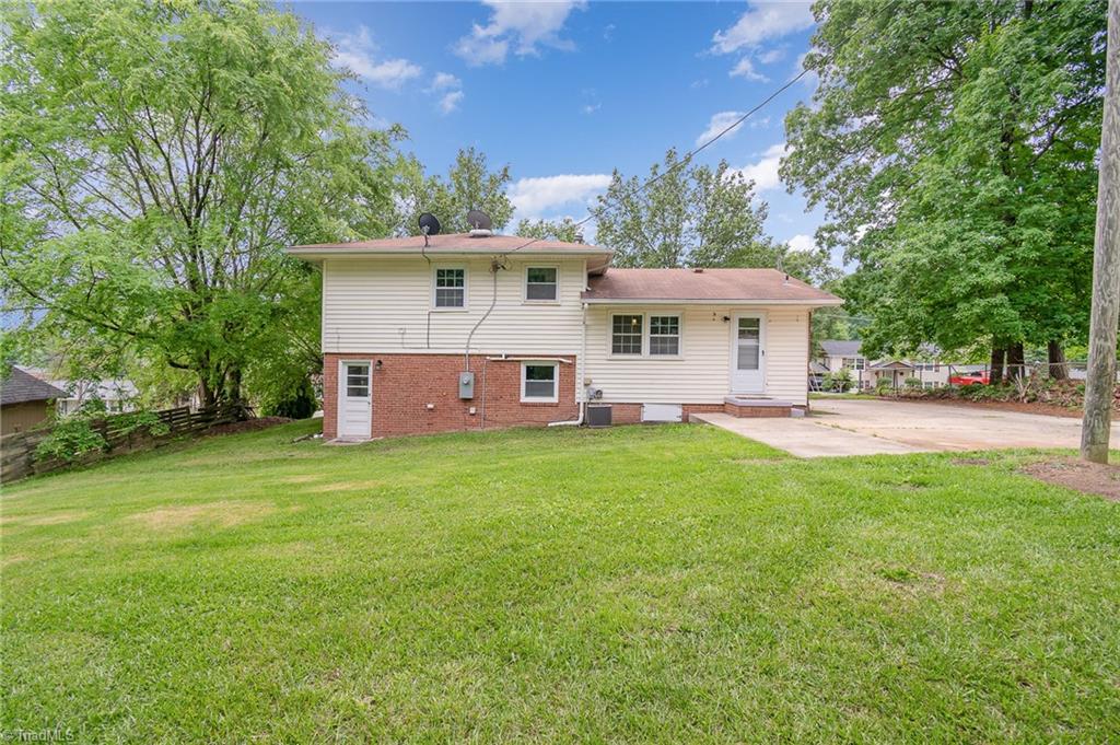 2102 Castlerock Road Greensboro, NC 27406 - Photo 26 of 32 Gallery Image 26