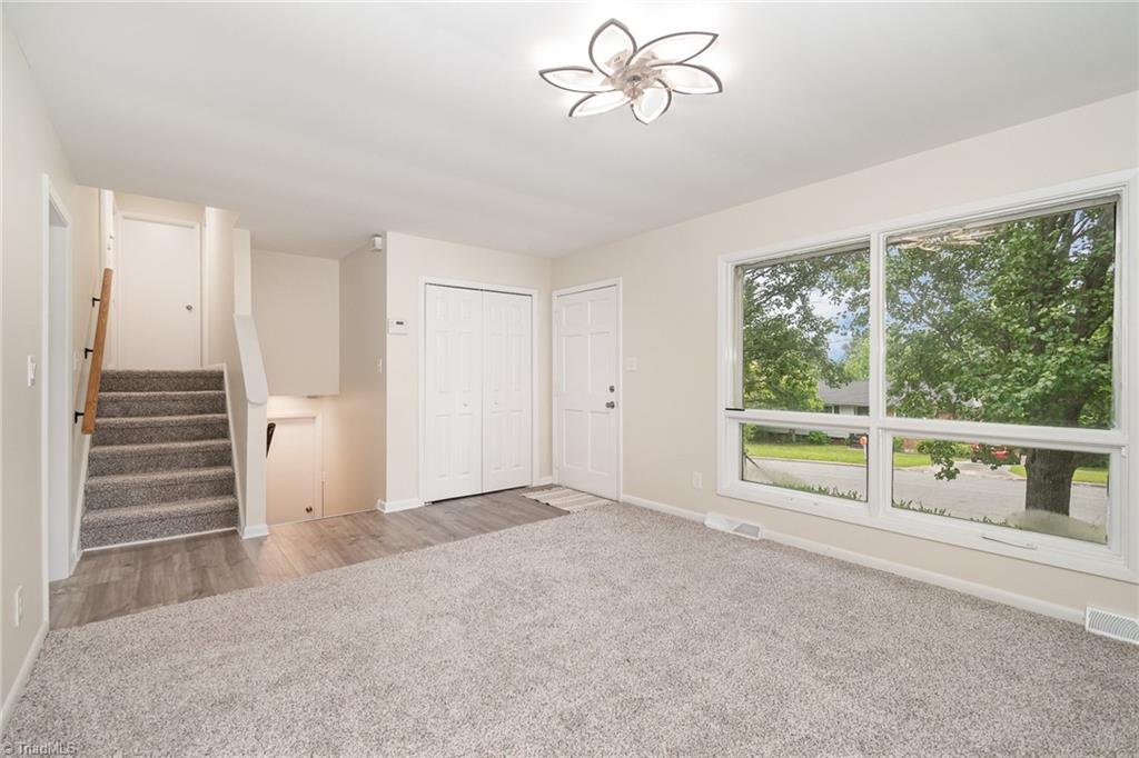 2102 Castlerock Road Greensboro, NC 27406 - Photo 6 of 32 Gallery Image 6