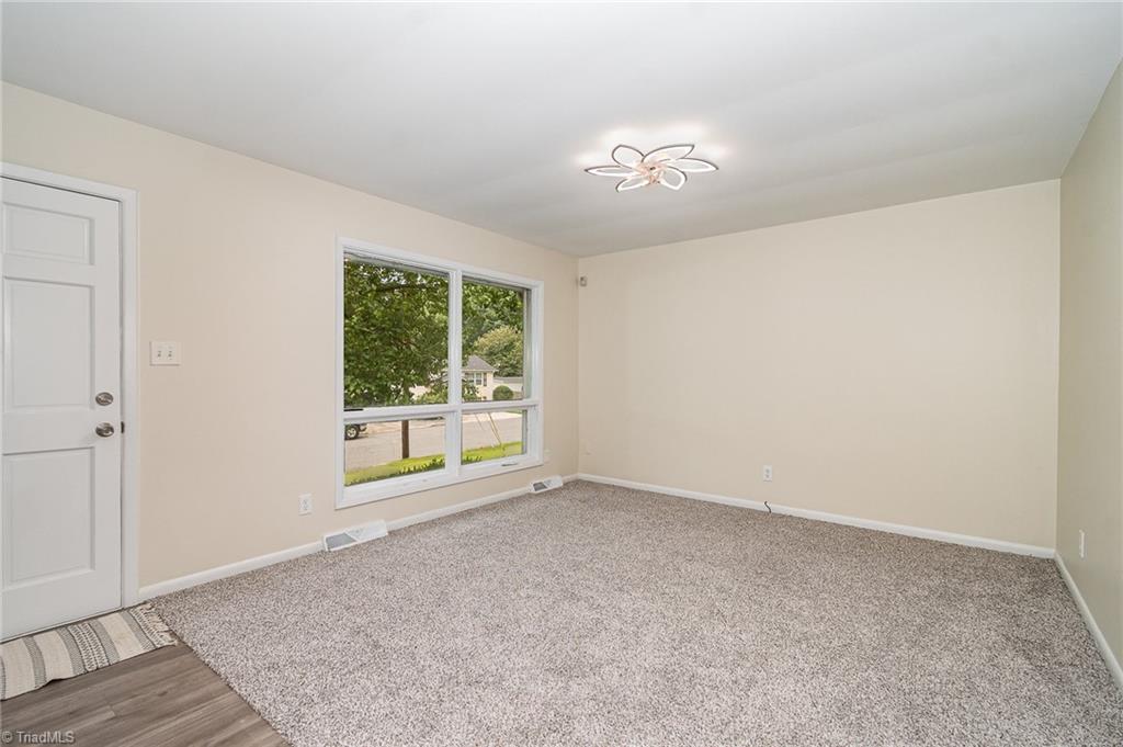 2102 Castlerock Road Greensboro, NC 27406 - Photo 7 of 32 Living Room/Front Door