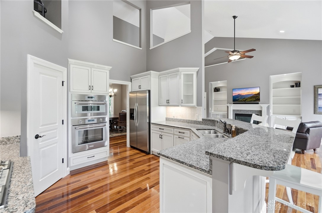 8010 Country Brook Court Springboro, OH 45066 - Photo 12 of 47