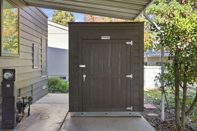 a view of a pathway of a house